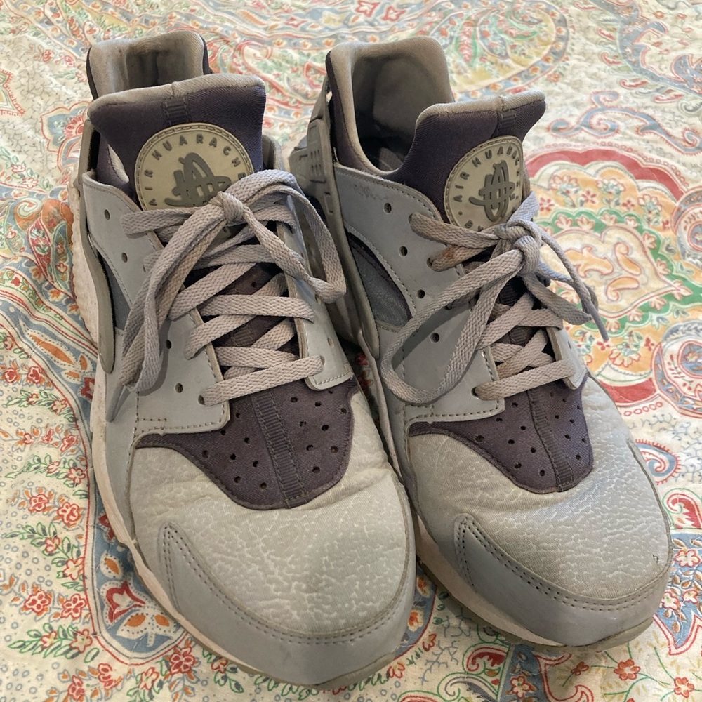 Women’s Nike Air Hurache size 10